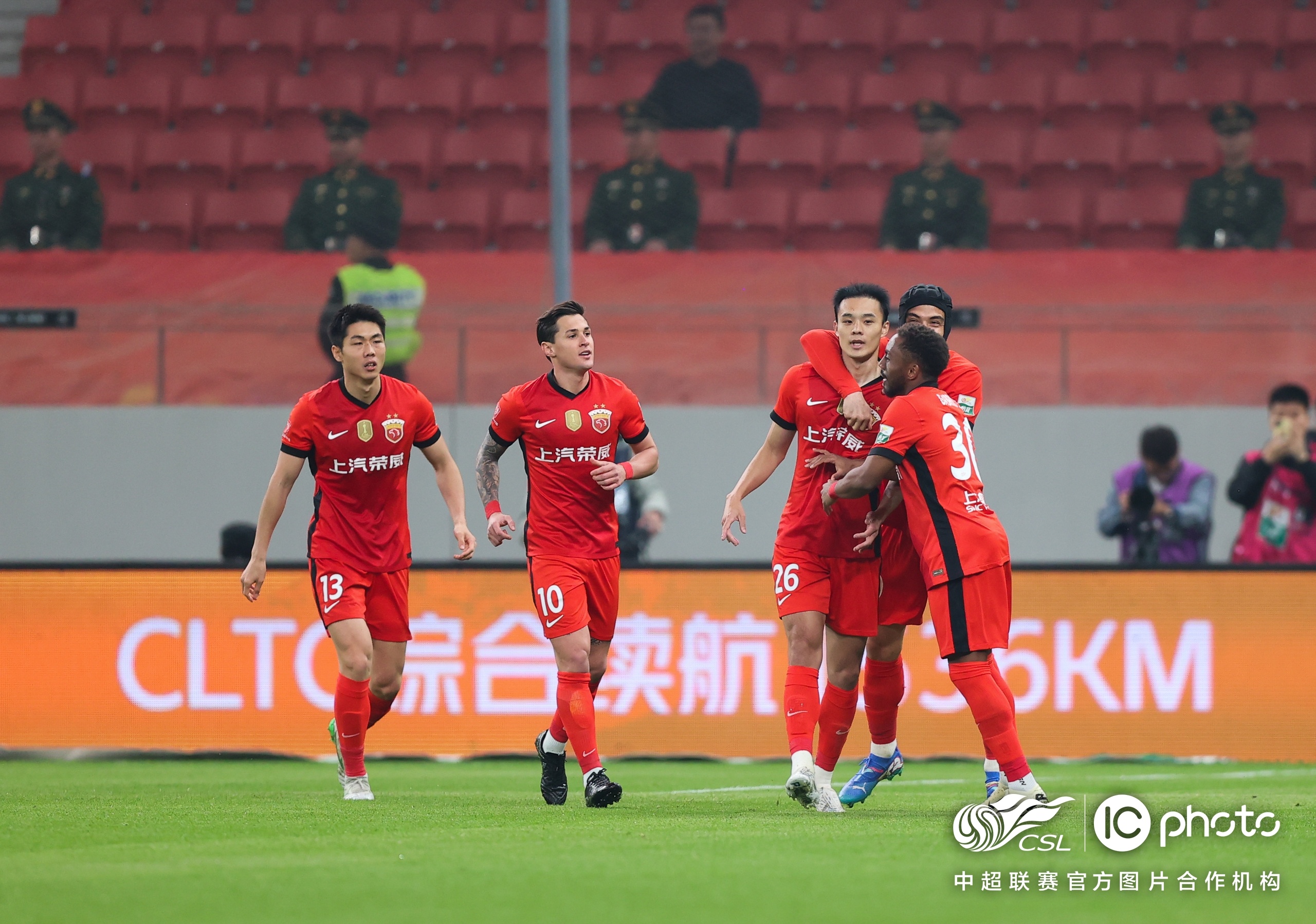 国际比赛日突围战来临，上海申花围绕NBA季后赛临场应变，媒体盛赞，团队化学反应显著的简单介绍