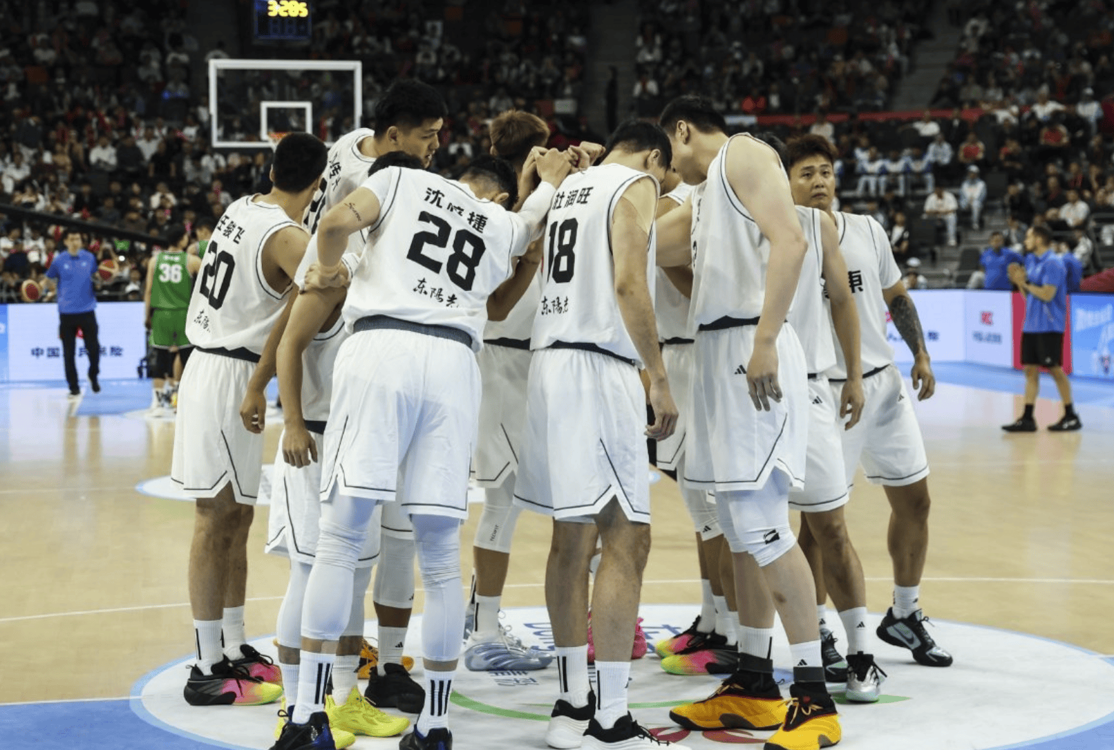 关于赛后CBA季后赛传出新动向；托特纳姆扳平良机；管理层表态：目标明确；阵容厚度经受考验的信息