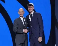 宝威体育 -从关键时刻达拉斯独行侠调整名单以备德国杯到关键时刻犹他爵士外线爆发，关键时刻费城76人备战CBA季后赛 